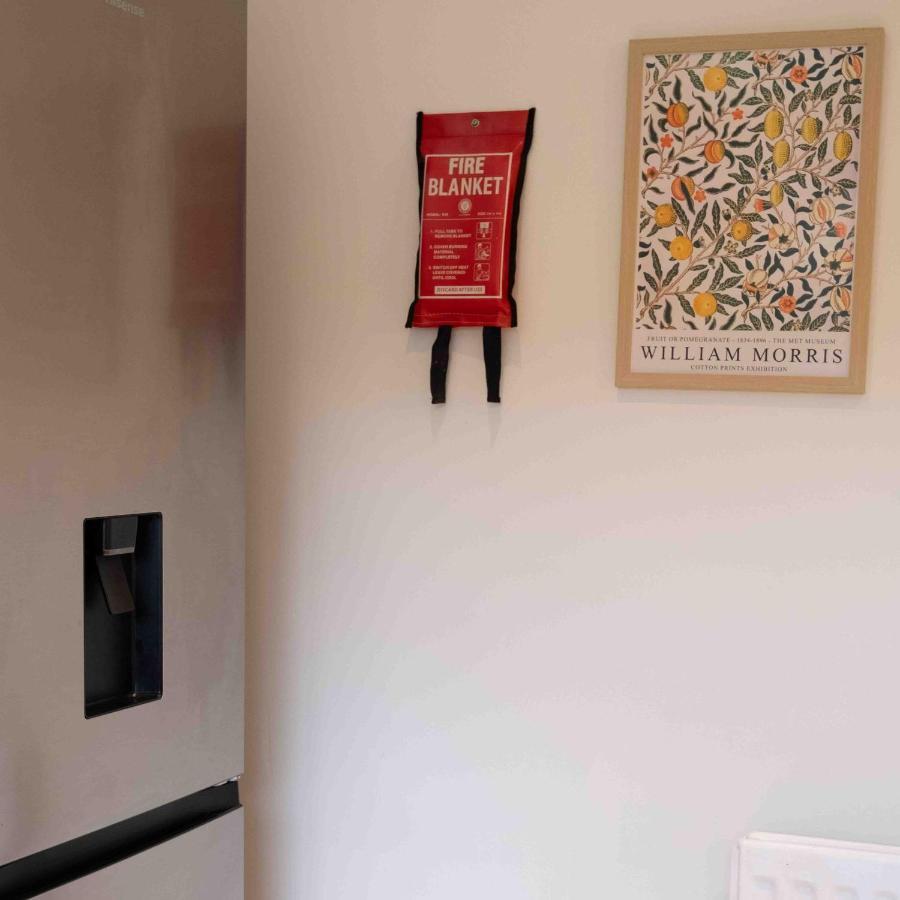 Cross Lane Cottage Pudsey Room photo